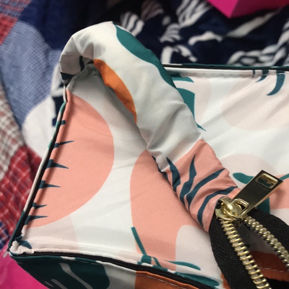 The Flat Lay Co. London by GLOSSYBOX cosmetic bag NEW 🛍 - Picture 5 of 6